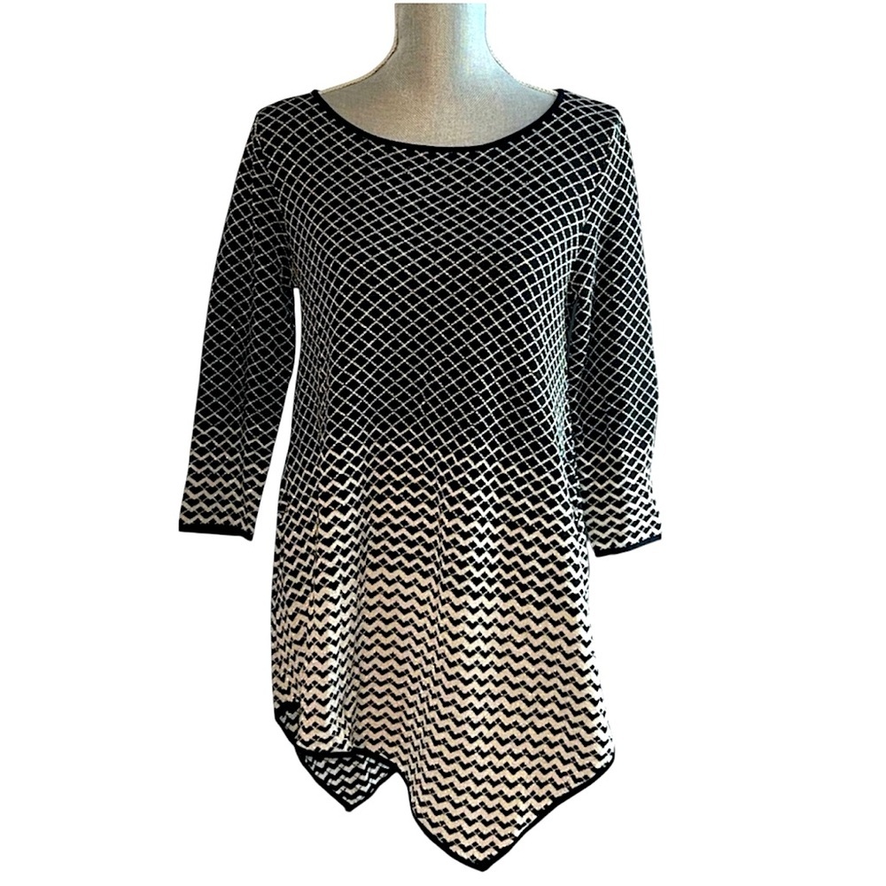 Chelsea and Theodore Women’s sweater small